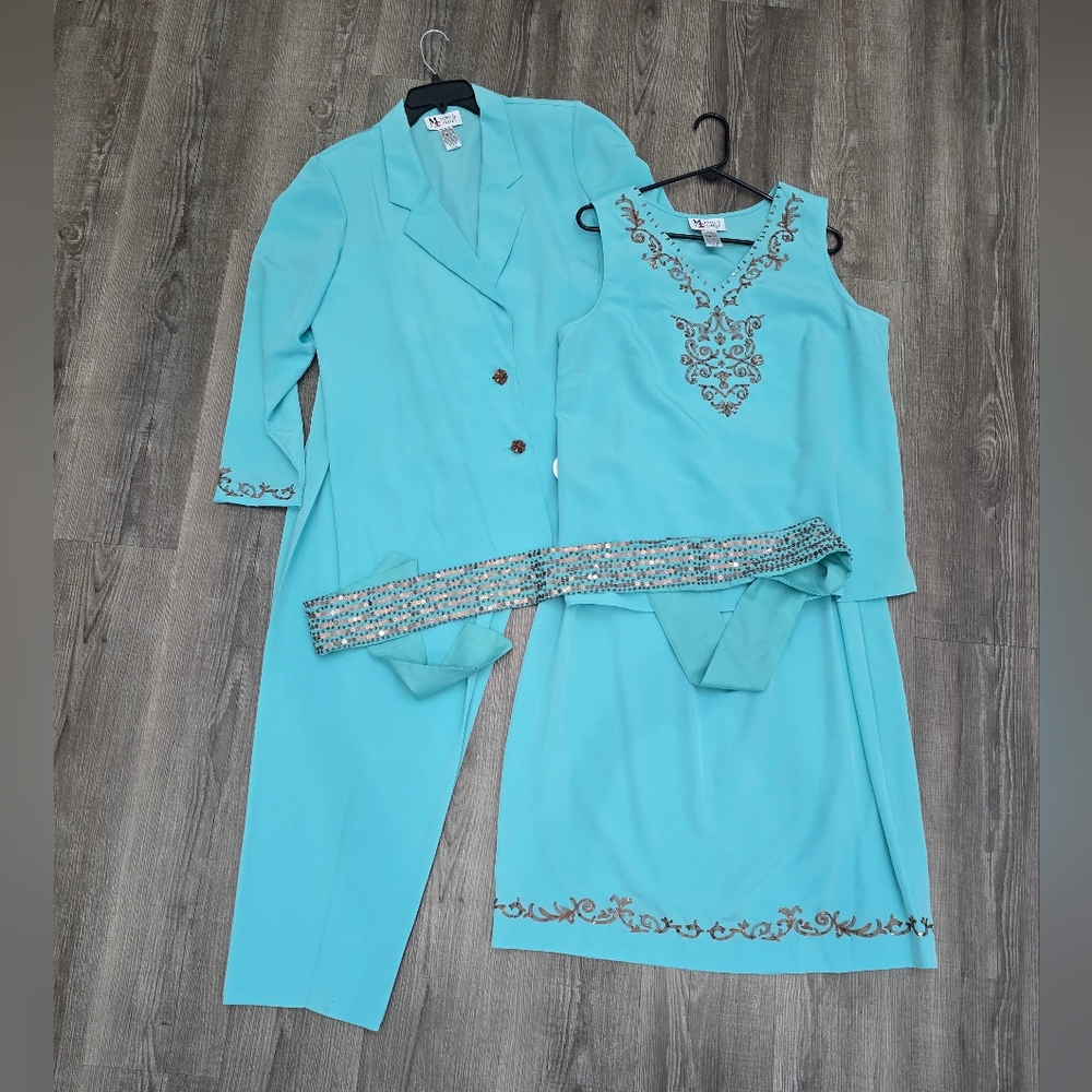 Elegant Maggie Sweet 5 piece  Aqua Embroidered Suit Set size large